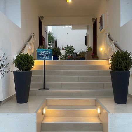 Angelica'S Deluxe Rooms In Adamas Exterior photo