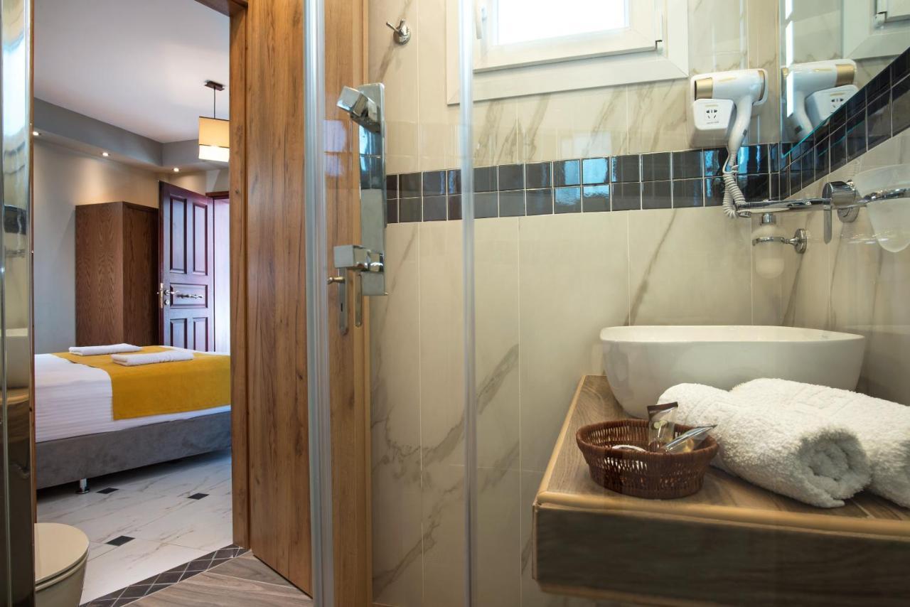Angelica'S Deluxe Rooms In Adamas Exterior photo