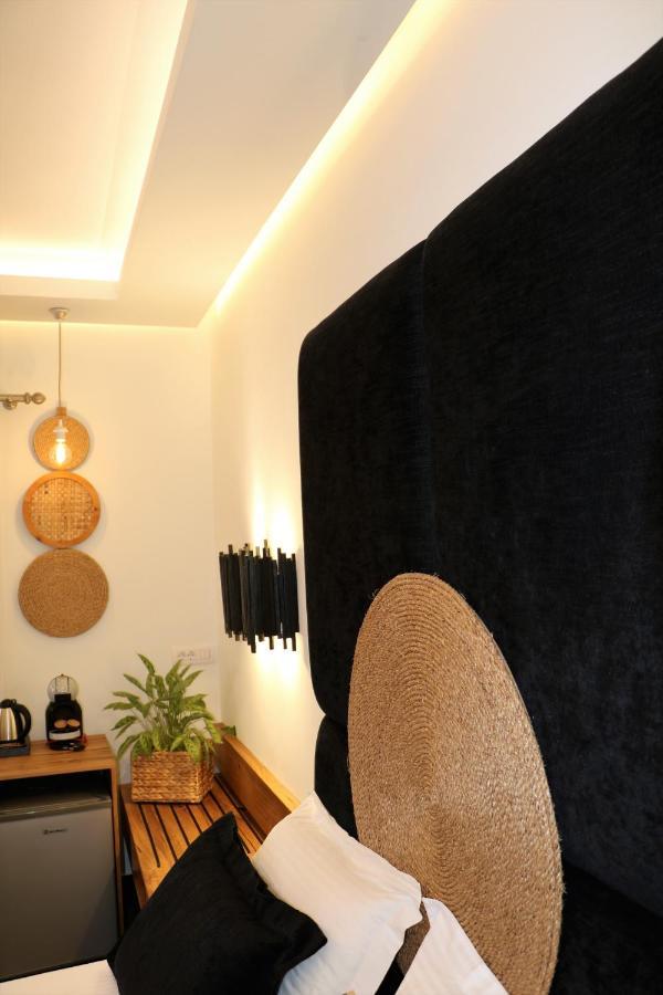 Angelica'S Deluxe Rooms In Adamas Exterior photo