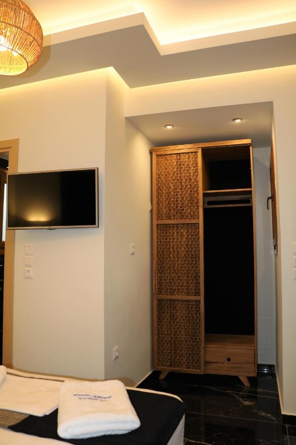 Angelica'S Deluxe Rooms In Adamas Exterior photo