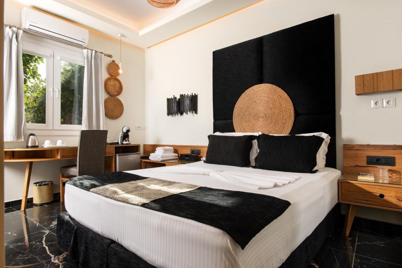 Angelica'S Deluxe Rooms In Adamas Exterior photo